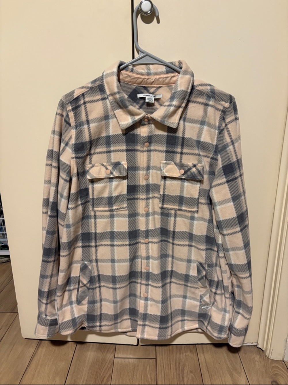 O'Neill Light Pink and Gray Plaid Fleece Shacket in Women’s Medium